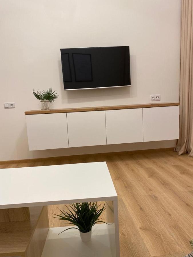 Beautiful Apartment With 3 Balconies In The Center Of Yerevan Exterior photo